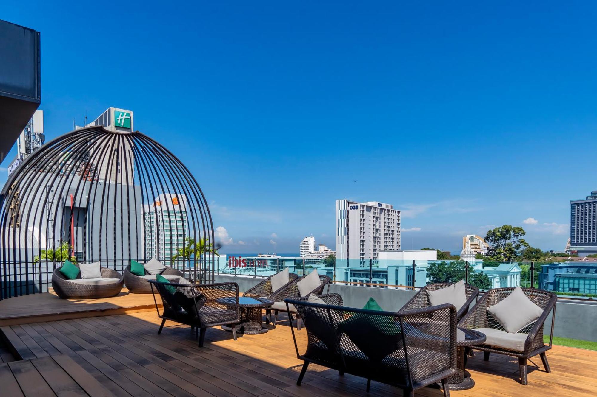 Empress Pattaya Hotel Exterior photo