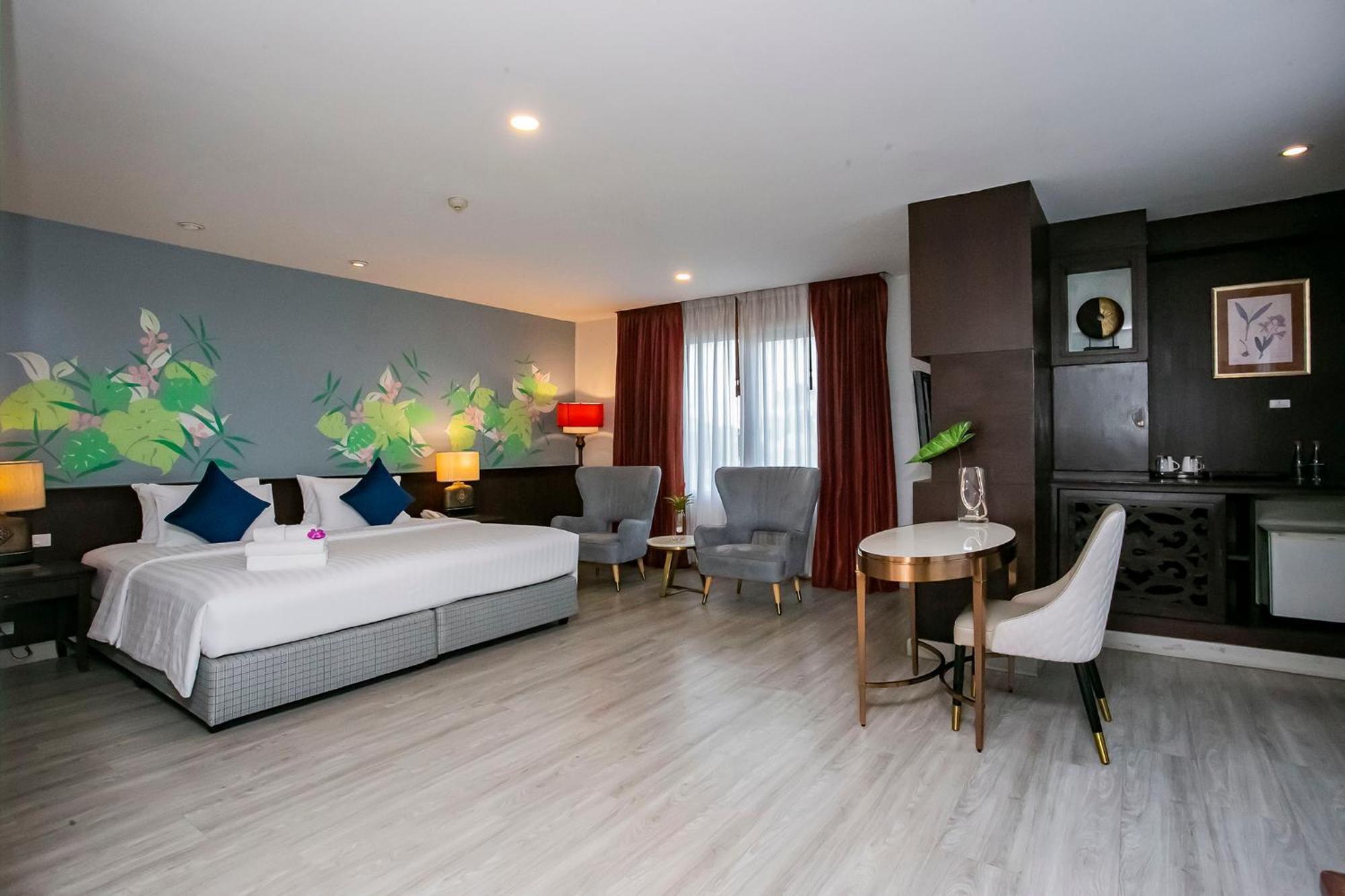 Empress Pattaya Hotel Exterior photo