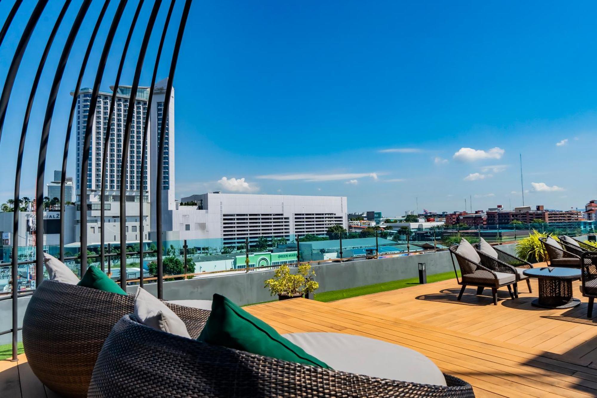 Empress Pattaya Hotel Exterior photo