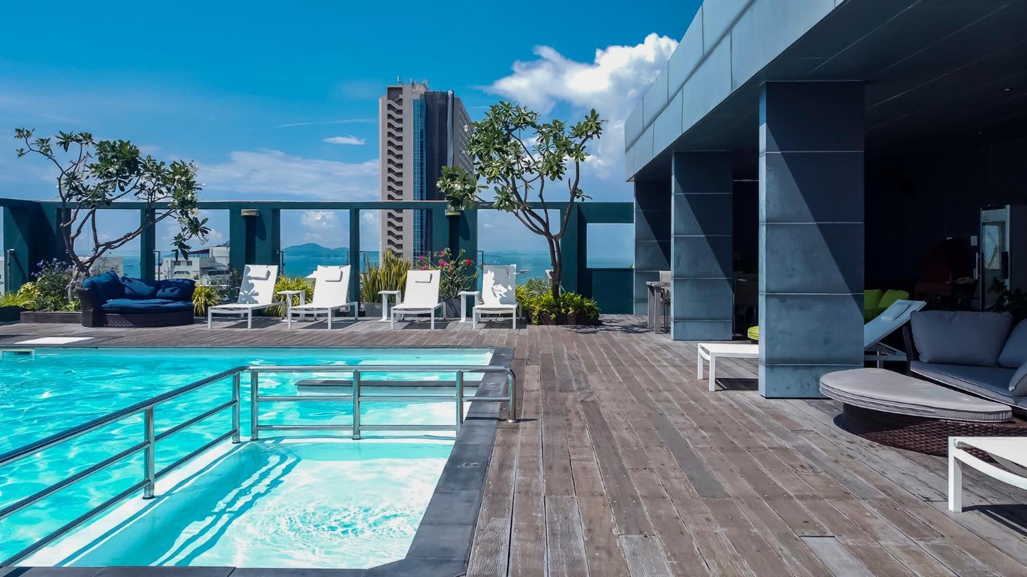 Empress Pattaya Hotel Exterior photo