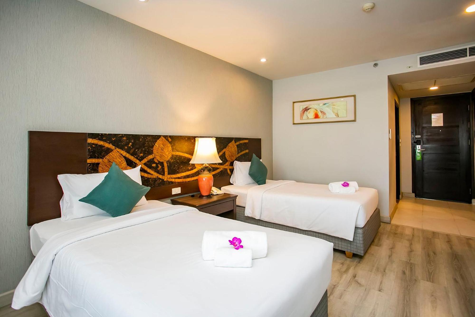 Empress Pattaya Hotel Exterior photo