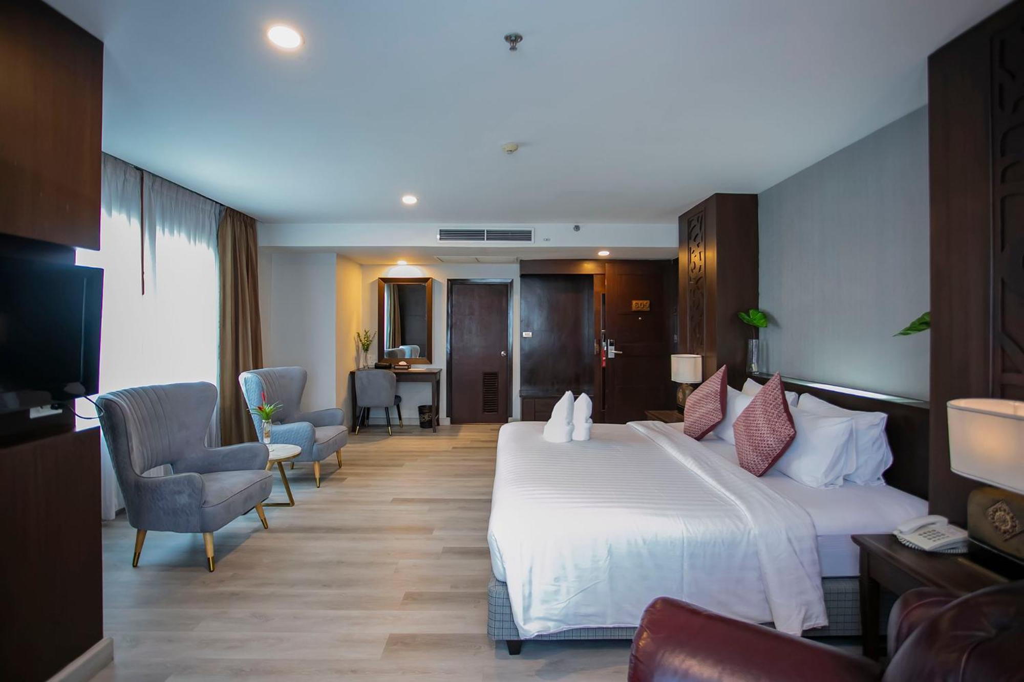 Empress Pattaya Hotel Exterior photo